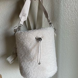 Lululemon Sherpa bucket bag